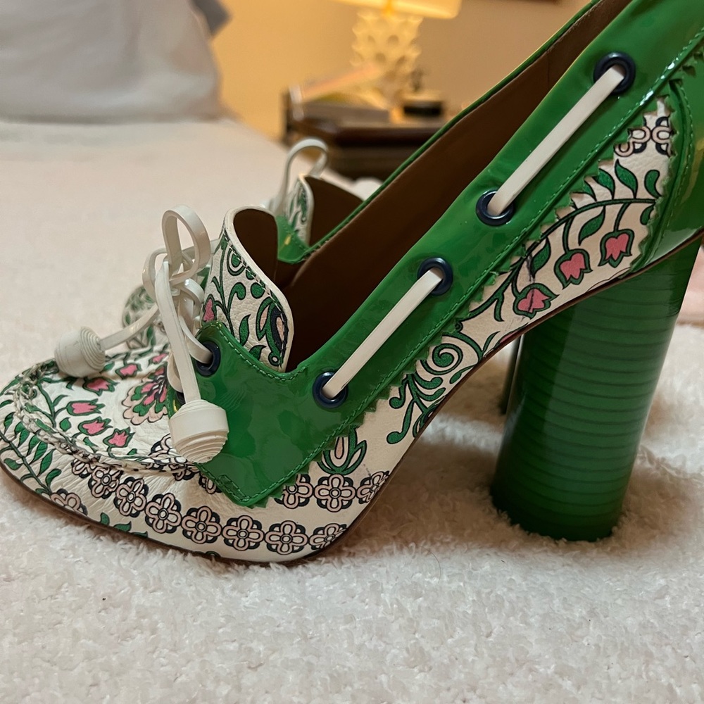 Tory Burch Green White Floral Block Heel Lace-Up Pumps - Picture 9 of 11